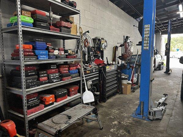 Chris' Little Garage