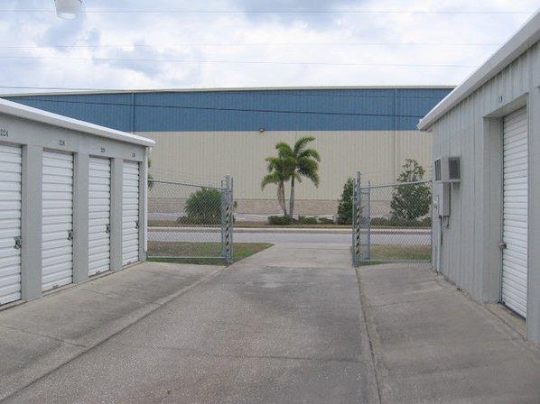 Lakeside Self Storage