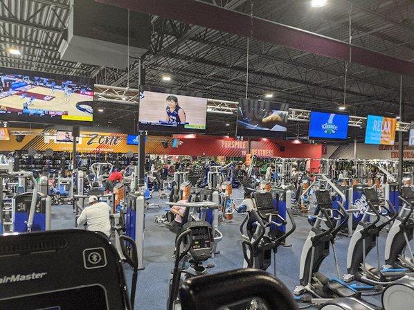Crunch Fitness - Brandon