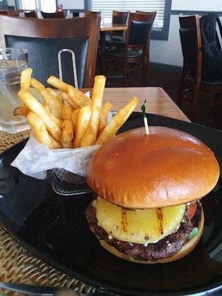 Lexington Oaks Golf Club & Omari’s Bar and Grill