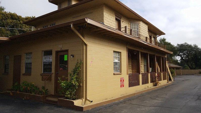 Jayhawk Motel