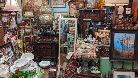 Red Rooster Antiques