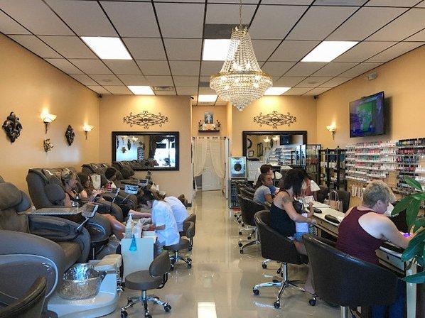 D Nails & Spa