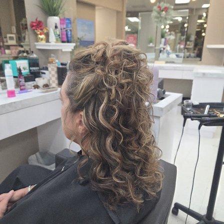 Aacardi the Salon
