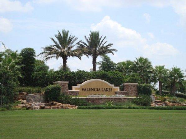 Valencia Lakes