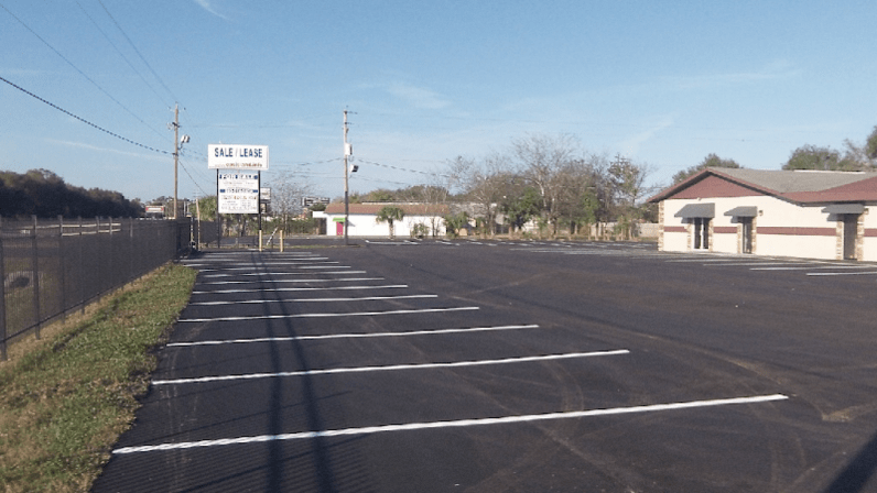 Oasis Commercial Center