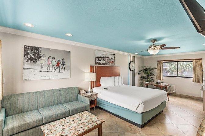 Plaza Beach Hotel - Beachfront Resort