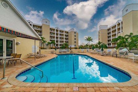 Country Club Condo 5