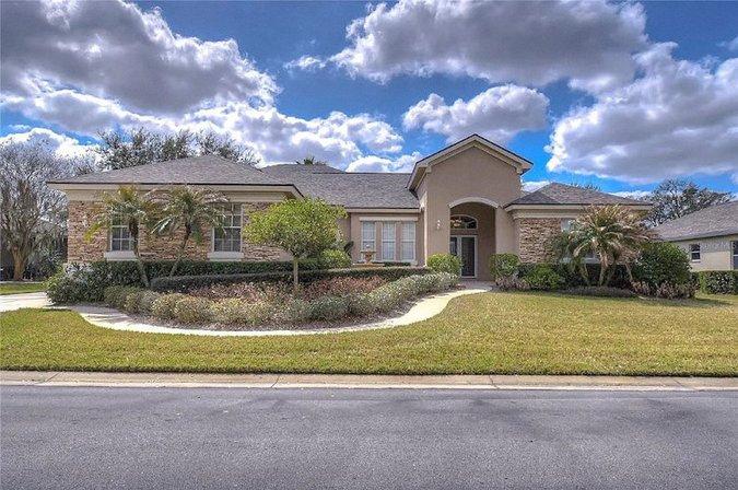 Cheryl Thompson, Realtor - RE/MAX Collective
