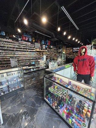 Cali's Smoke Shop, Kratom Bar, CBD Dispensary & Cigar Lounge / TAMPA-SOHO