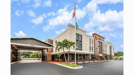 La Quinta Inn & Suites by Wyndham St. Petersburg Northeast