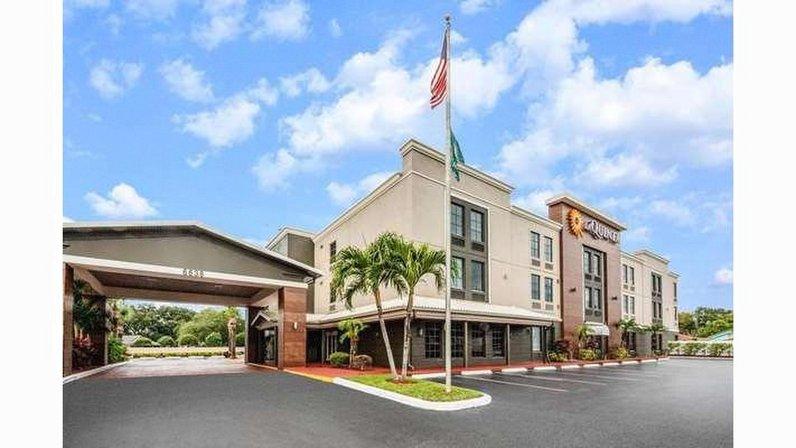 La Quinta Inn & Suites by Wyndham St. Petersburg Northeast
