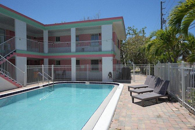 Sta 'n Pla Motel