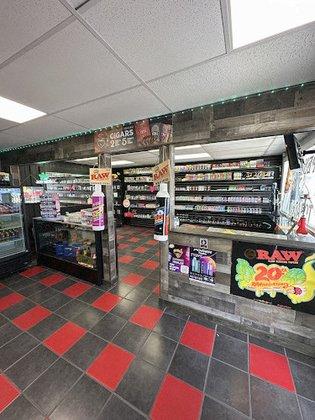 In the cloudz smoke shop