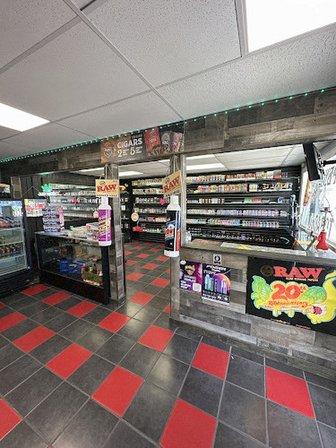 In the cloudz smoke shop