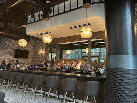 Small Giant - Bar and Restaurant