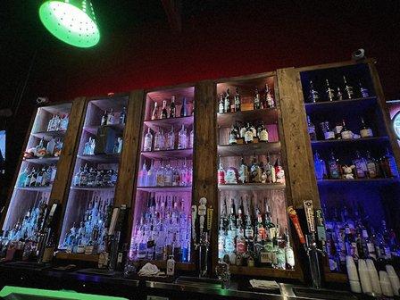 Bar@548