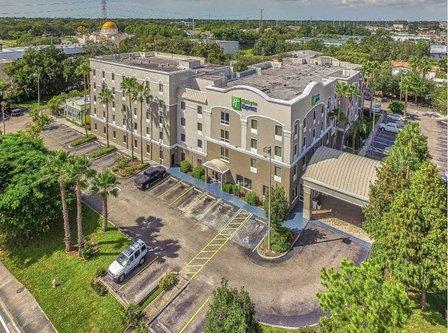 Holiday Inn Express & Suites Clearwater/US 19 N by IHG