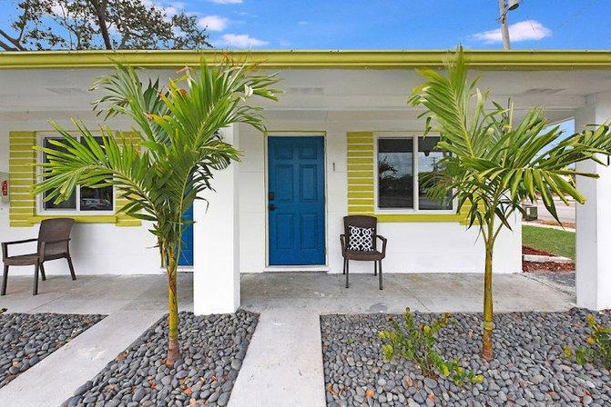 Palm Cove Motel | Clearwater Motel
