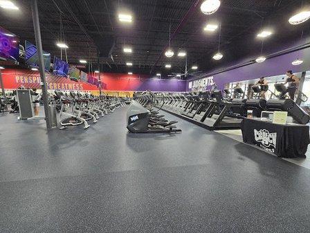 Crunch Fitness - Wesley Chapel