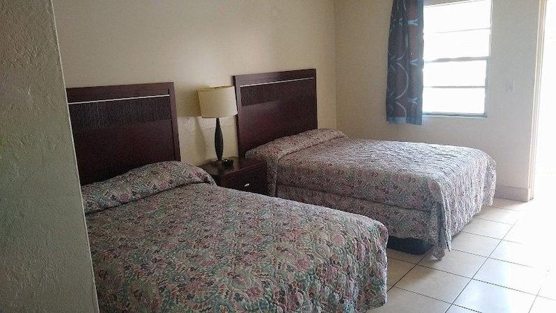 Oaks Motel