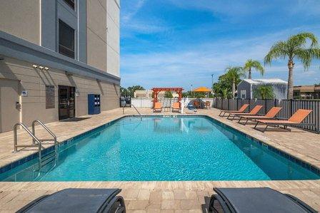 Holiday Inn Express & Suites Lakeland South by IHG