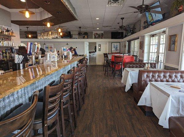 Riverside Bar & Grill