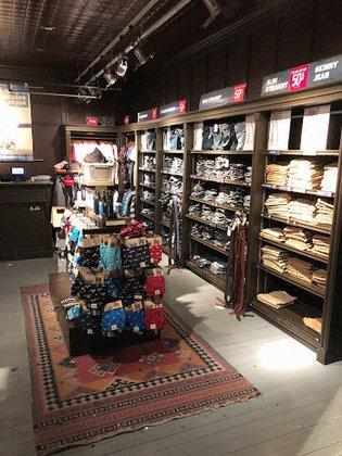Hollister Co.