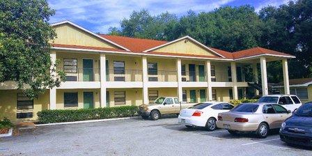 Courtyard Suite & Apartments