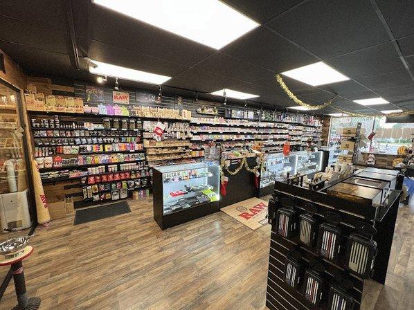 COZY SMOKE SHOP 1 / VAPE & KRATOM BAR