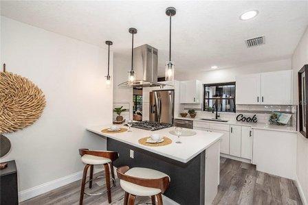 Cris Galdos, Realtor