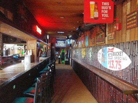 Lucky's Sports, Oyster, & Tiki Bar