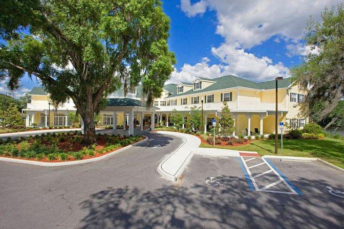 Colliers at Lakeland (Formerly Arbor Oaks)