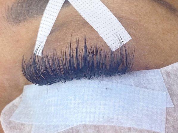 Eyelash Icon