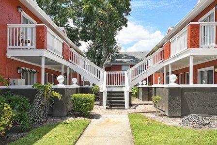 Lake Azzure Apartments