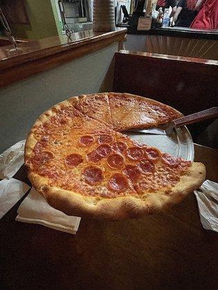 Bro's Pizzeria and Bar