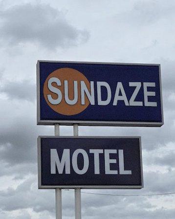 Sundaze Motel
