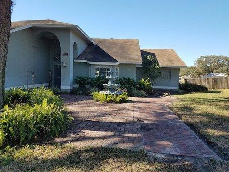 Select Lakeland Pavers