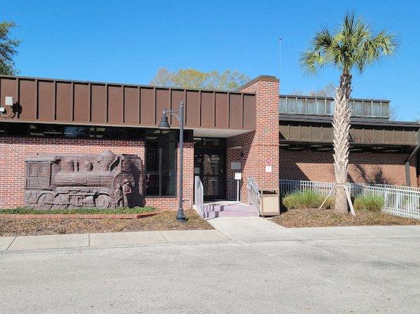 Lutz Branch Library