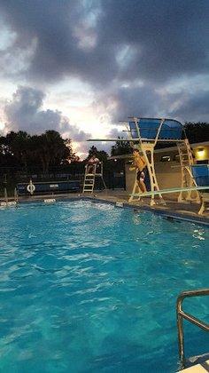 Lake Vista Pool