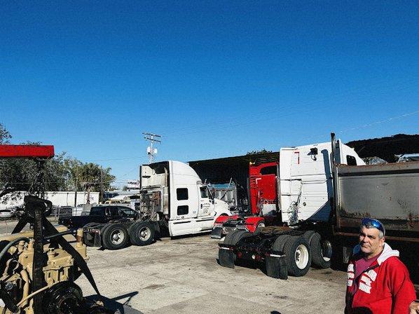 Taller Truck RRT Mechanical services LLC Engine and Transmission Differential A/C Repair Alignment and Balancing