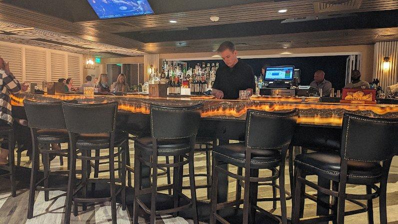 Vantage Rooftop Bar | The Karol Hotel