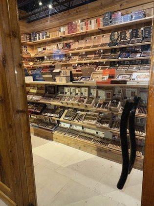 Level Up Cigar Lounge