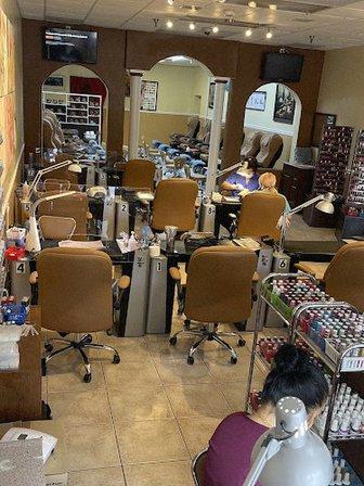 Pink & White Nails Salon In Clearwater