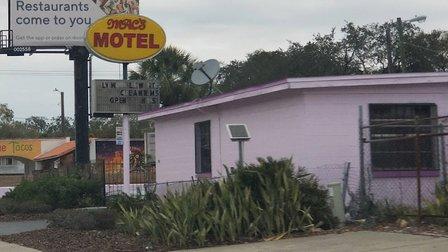 Mac's Motel