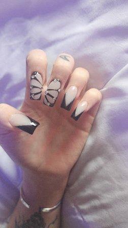 Gloss Nails & Spa