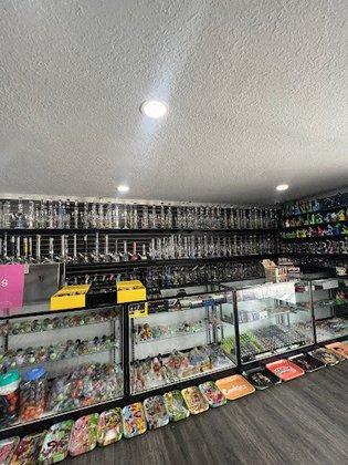 Lutz Novelty smoke shop & Kratom bar & phone stop