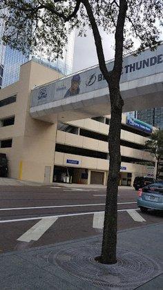 Fifth Third Center - Valet And Visitor Parking