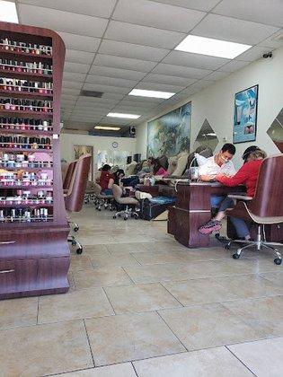 Q Nail Salon