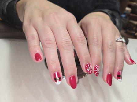 Yele Nails.